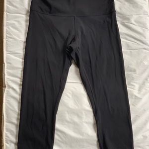 Lululemon black crop 17” Capri leggings size 12